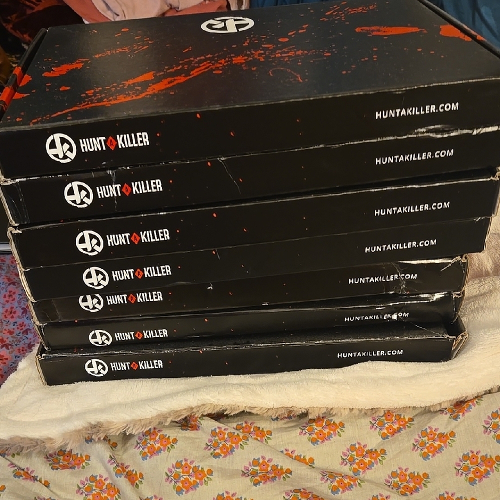 Hunt A Killer Game Set - Black and Red